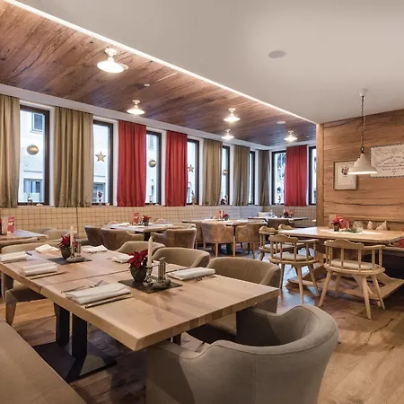 Restaurant Orgler ホテル カプルーン